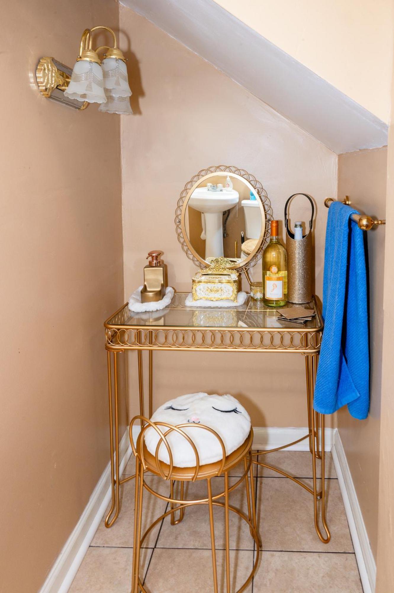 The Blue Room Luxury Suite Довер Экстерьер фото