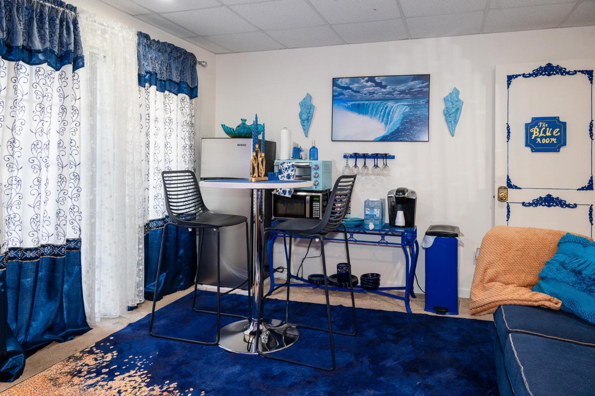 The Blue Room Luxury Suite Довер Экстерьер фото